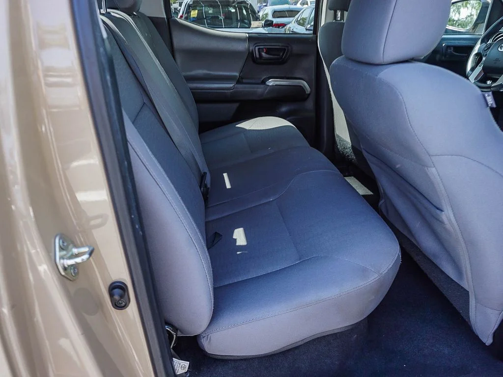 Used 2017  Toyota SR5 image 13