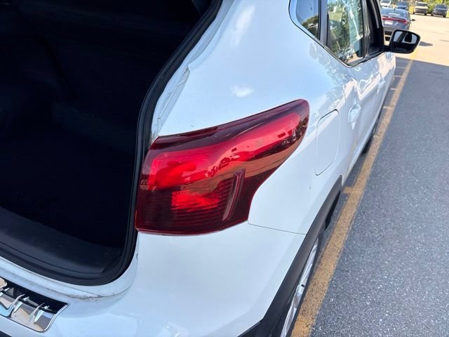 Used 2017 Glacier White Nissan S image 8