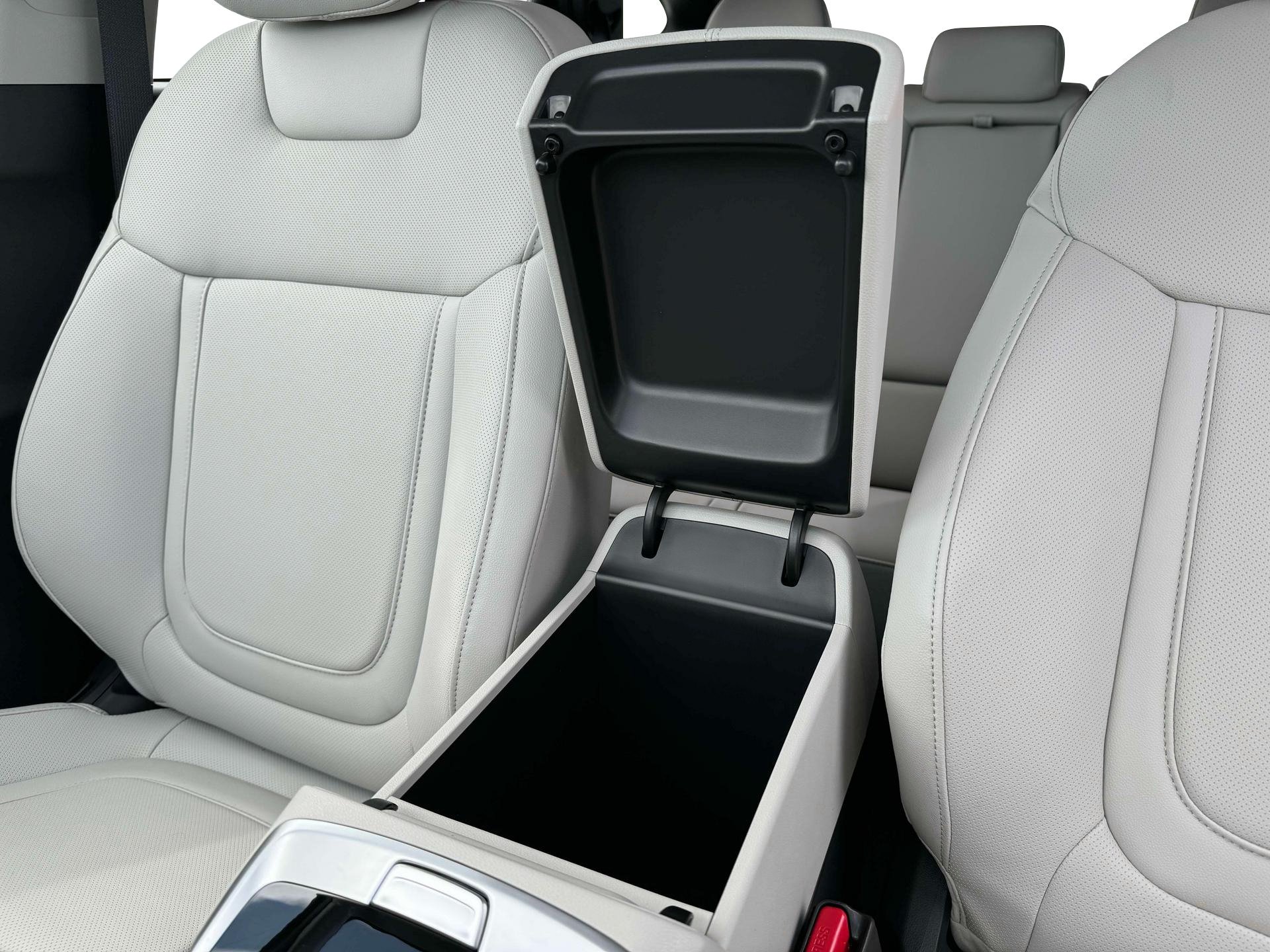 New 2025 Serenity White Pearl Hyundai SEL Convenience FWD image 18