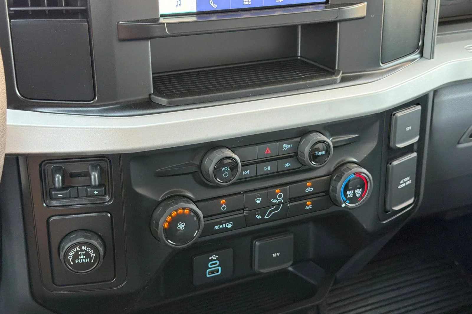 New 2026 Oxford White Ford F-350® XL image 22