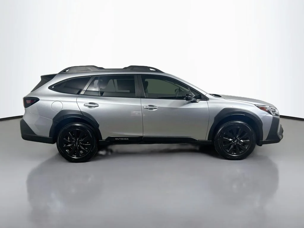 Used 2023 Ice Silver Metallic Subaru Onyx Edition image 8