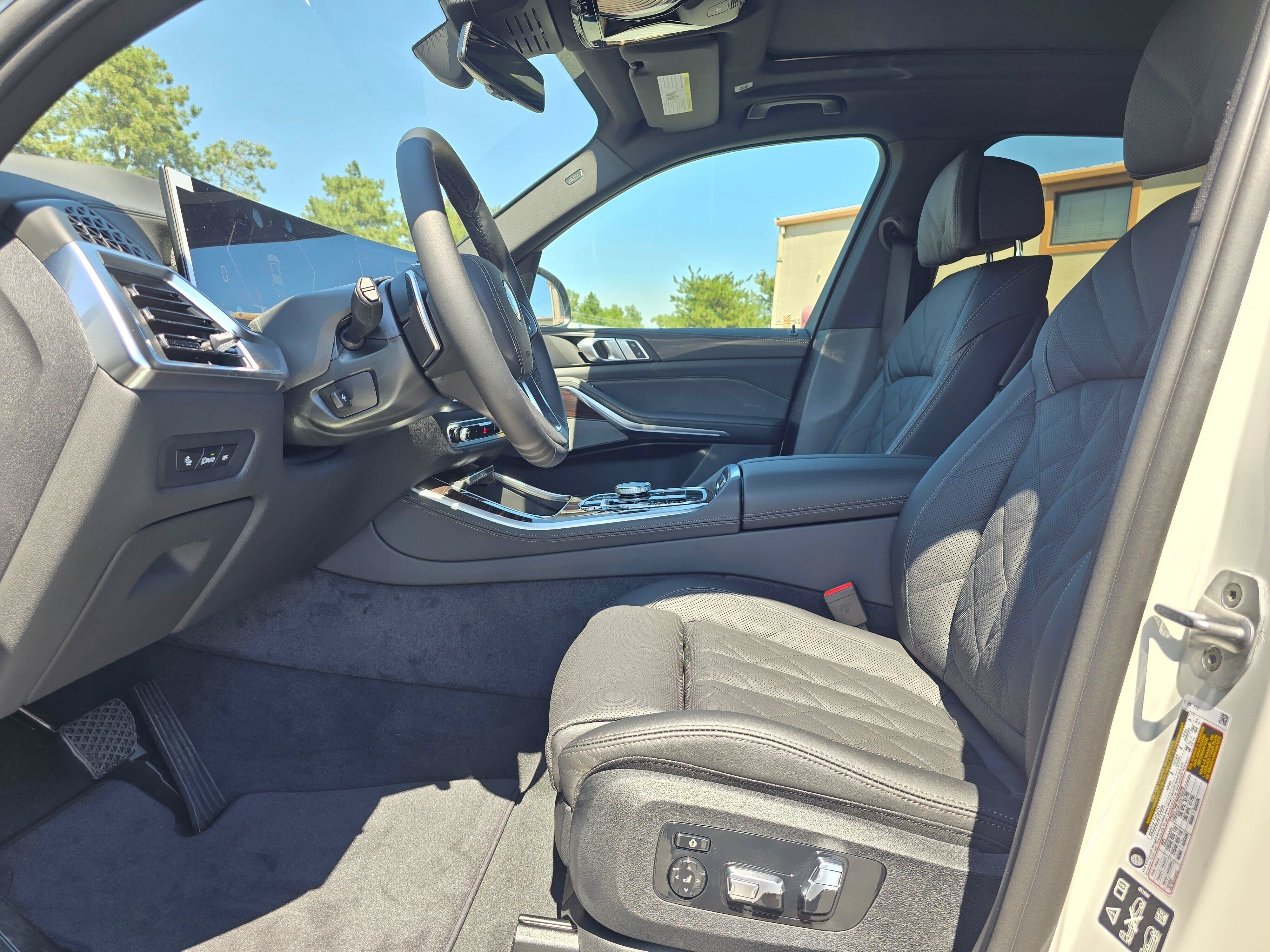 New 2026 Alpine White BMW xDrive40i image 10