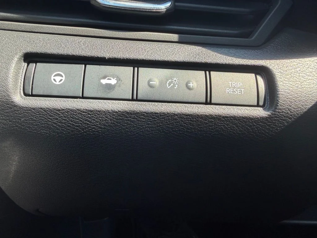 Used 2020 Blue Nissan 2.5 SL image 38