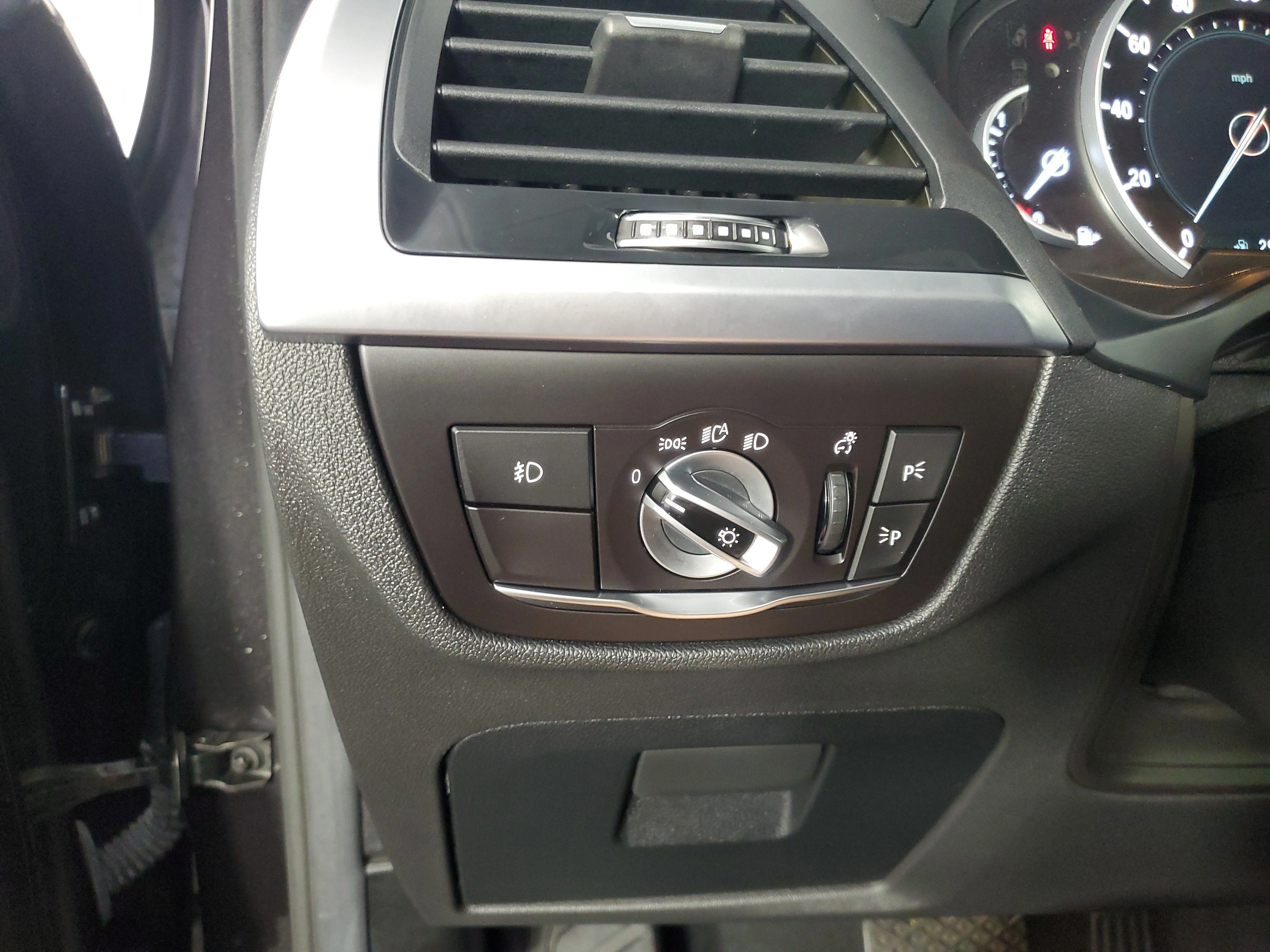 Used 2019 Dark Graphite Metallic BMW sDrive30i image 28