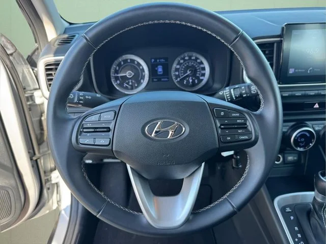Used 2022 Silver Hyundai SEL image 26