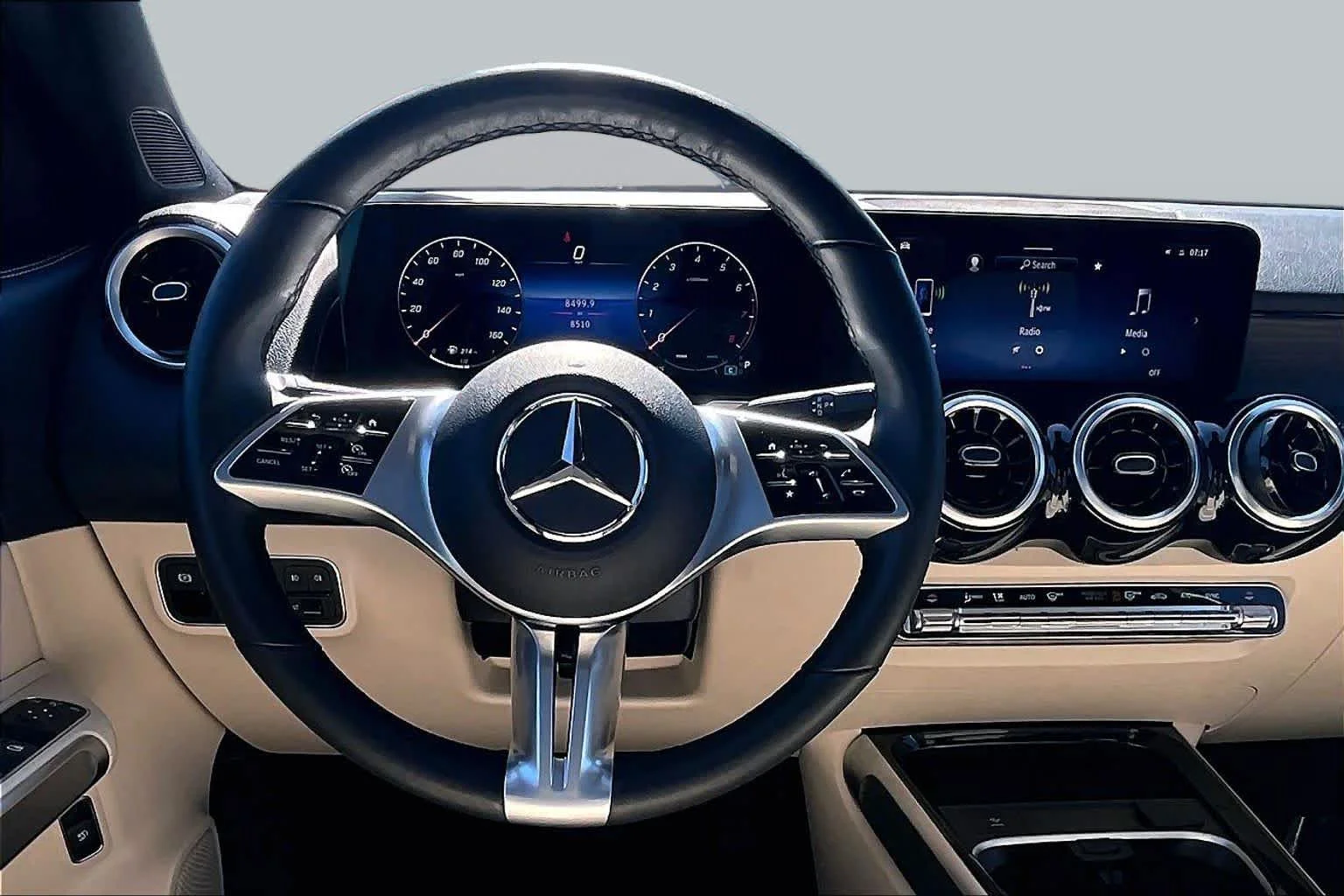 Used 2026 Polar White Mercedes-Benz GLB 250 image 6
