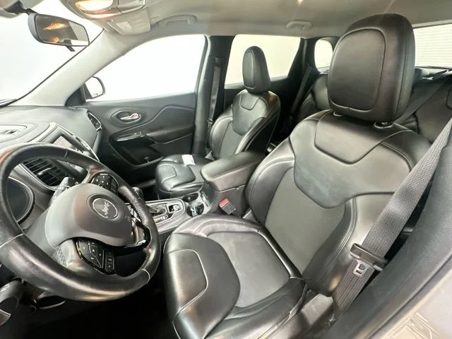 Used 2020 Silver Jeep Latitude Plus image 14