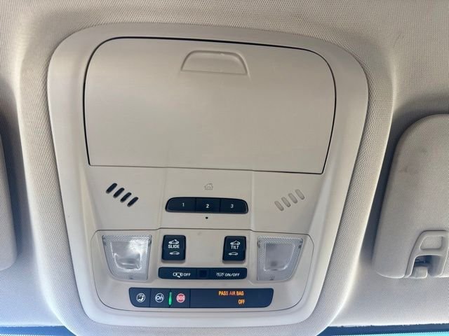 Used 2018 Silver GMC Denali image 20