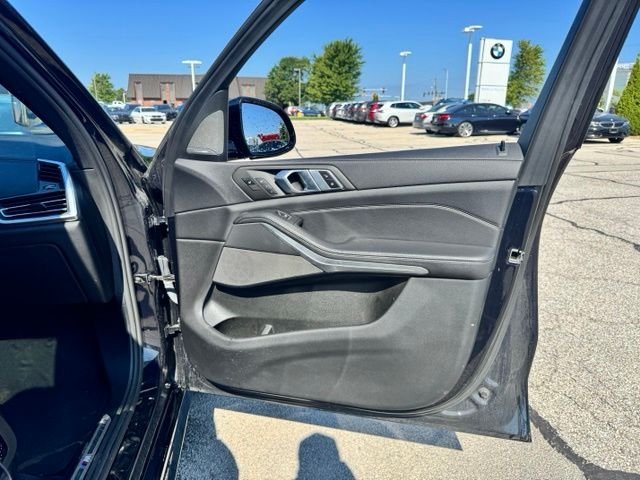 Used 2021 Carbon Black Metallic BMW xDrive40i image 6