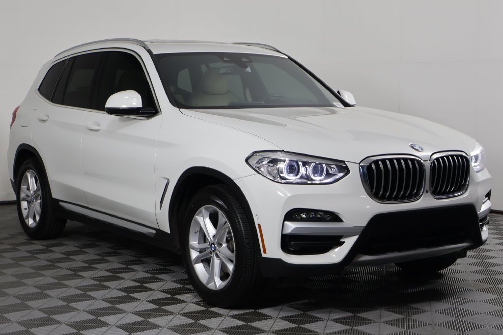 Used 2021 Alpine White BMW sDrive30i image 3