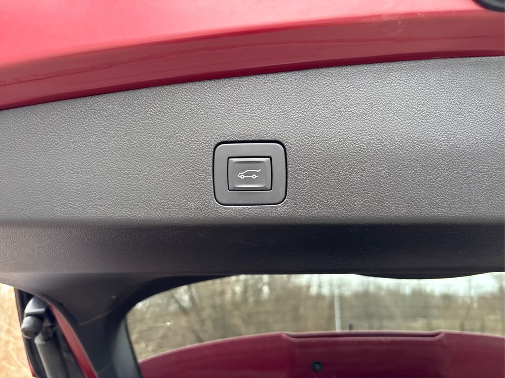 Used 2023 Red Buick Essence image 14