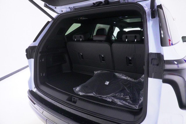 2027 Chevrolet Traverse RS - Photo 8