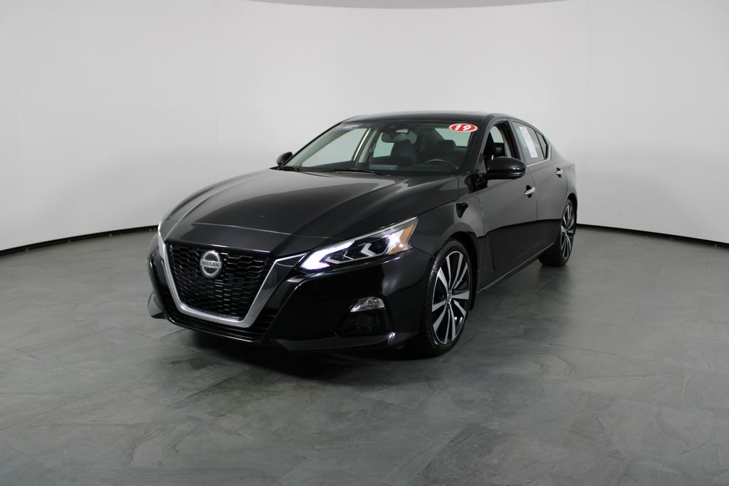 2019 Nissan Altima 2.5 Platinum's photo