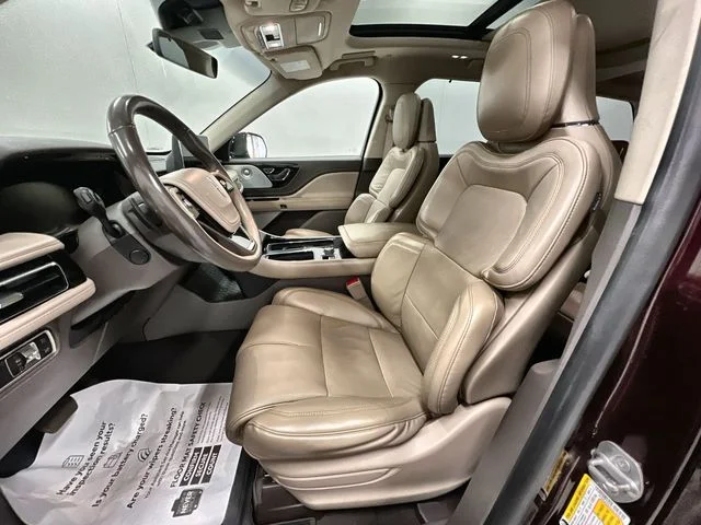 Used 2020 Red Lincoln Reserve image 20