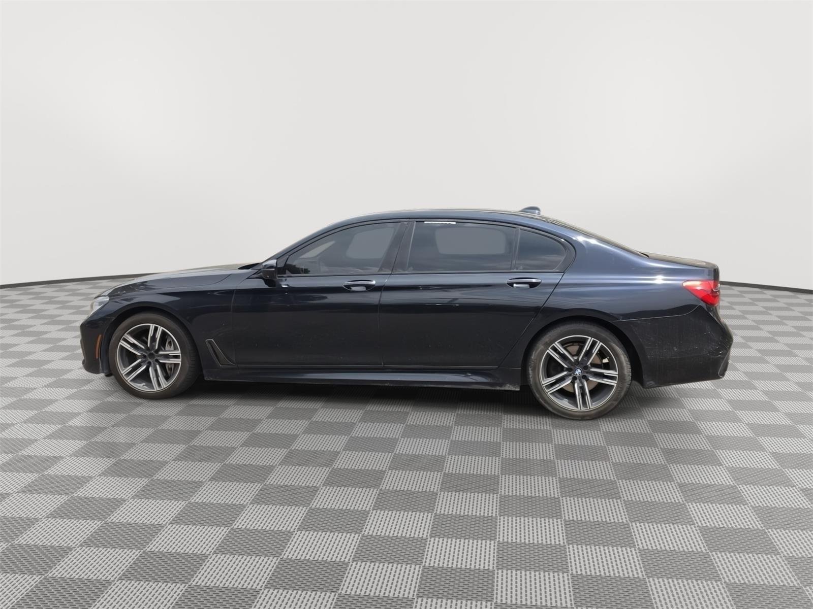2017 BMW 7 Series 750i xDrive's photo