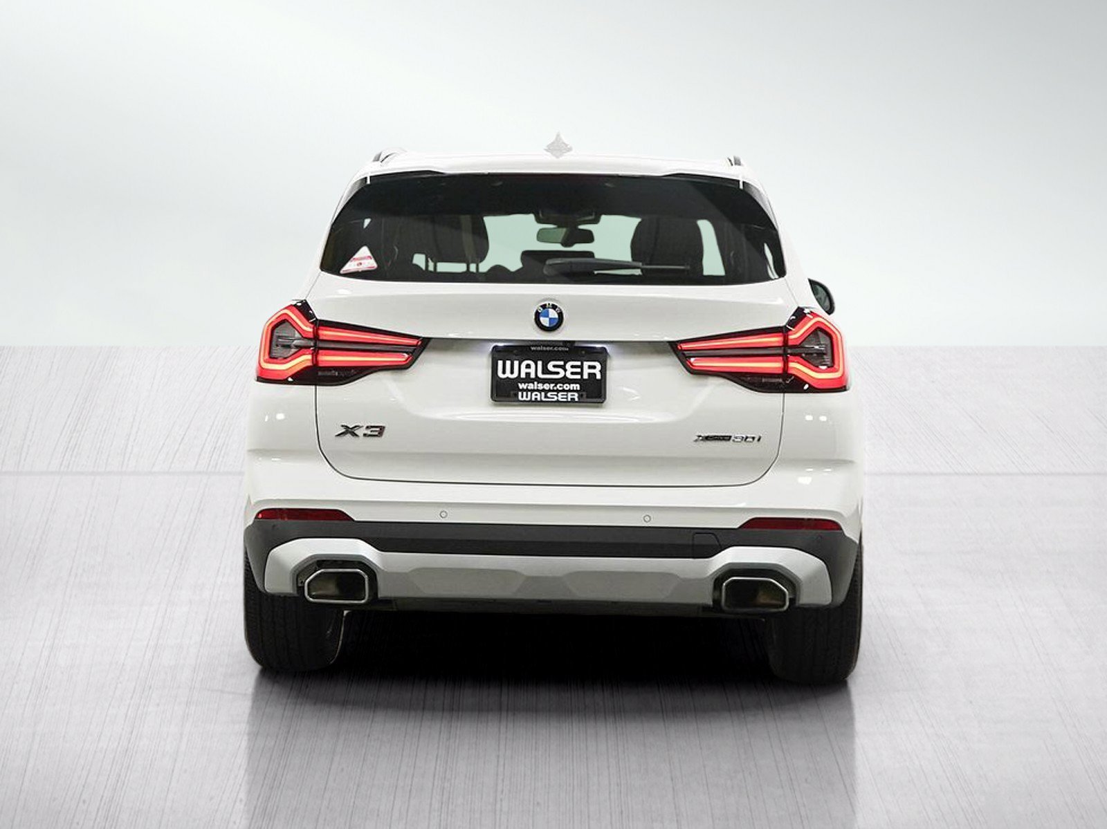 Used 2023 White BMW xDrive30i image 4