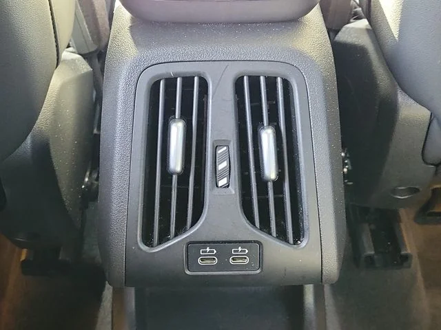 Used 2025  BMW xDrive28i image 13