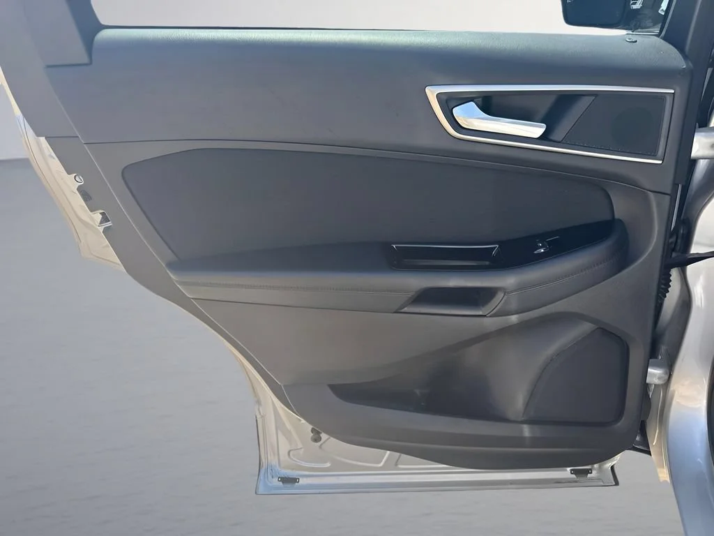 Used 2018  Ford SEL image 29