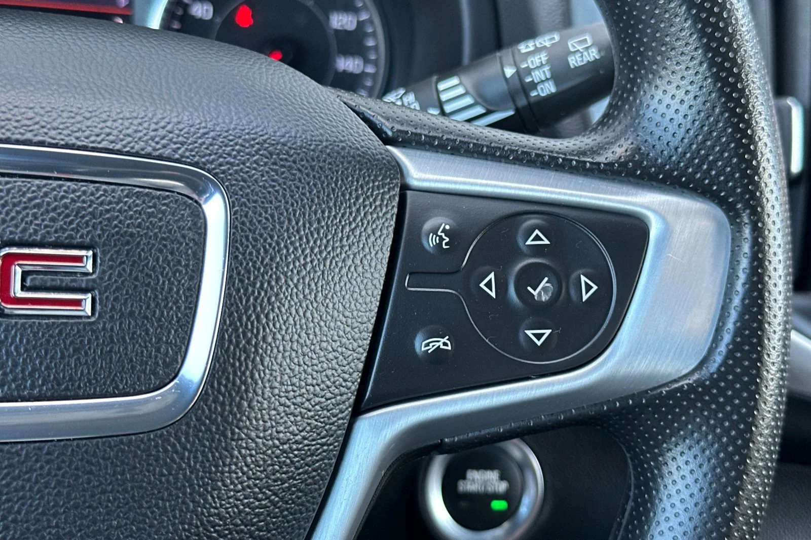 Used 2022 Black GMC SLE image 27