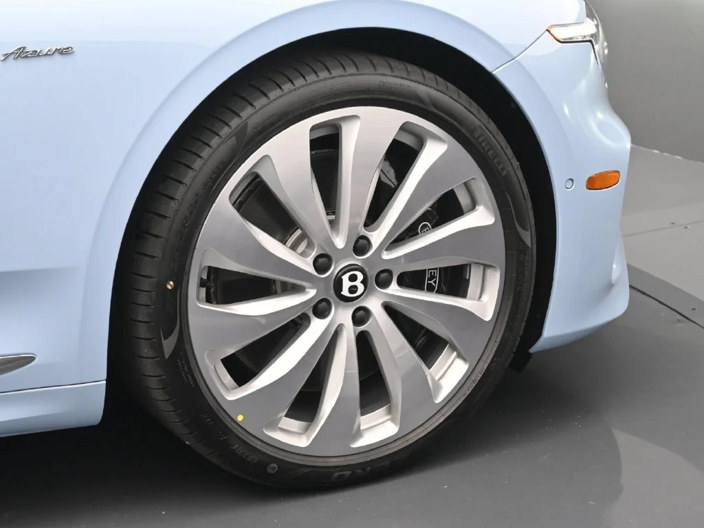 Used 2026  Bentley V8 image 6