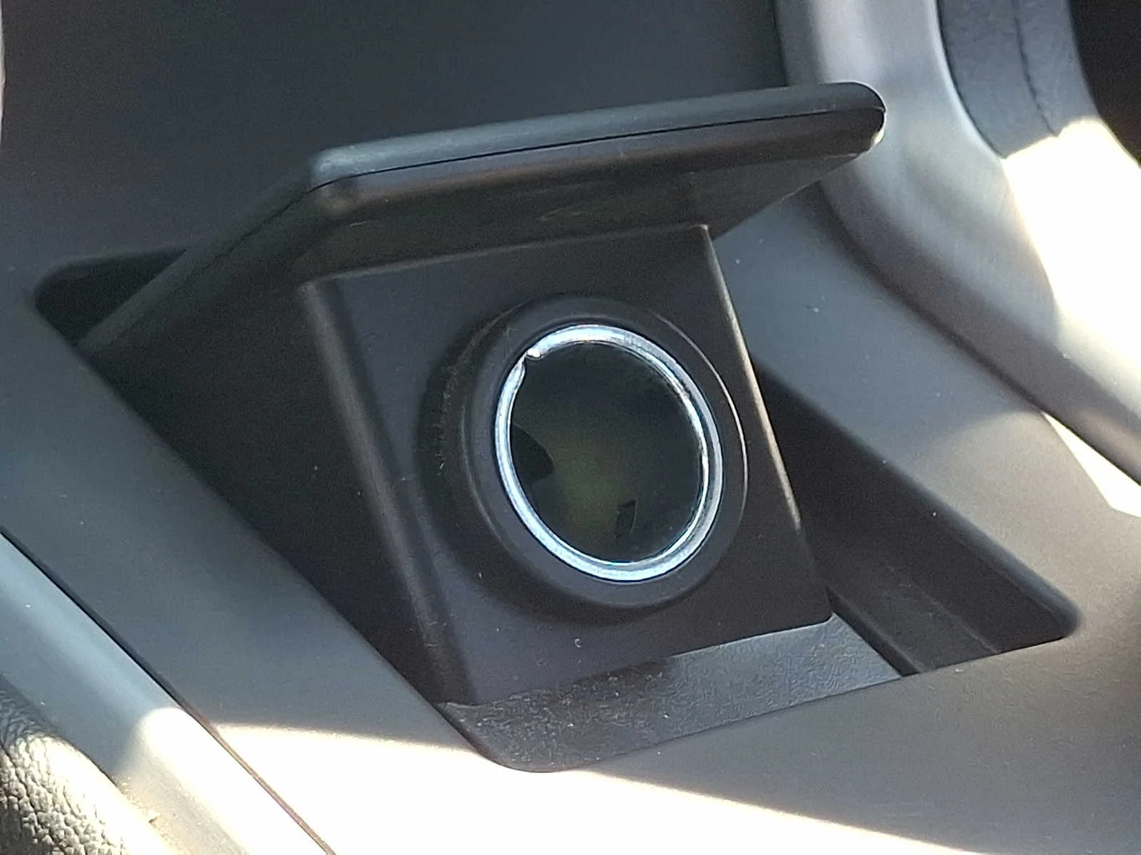 Used 2019 White Chevrolet Grand Sport 2LT image 24