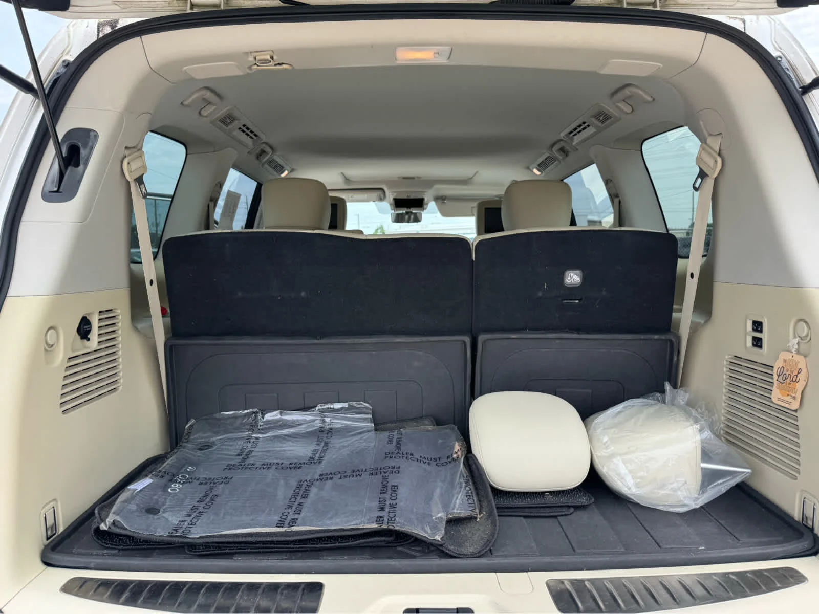 Used 2019 Moonstone White INFINITI LUXE image 28
