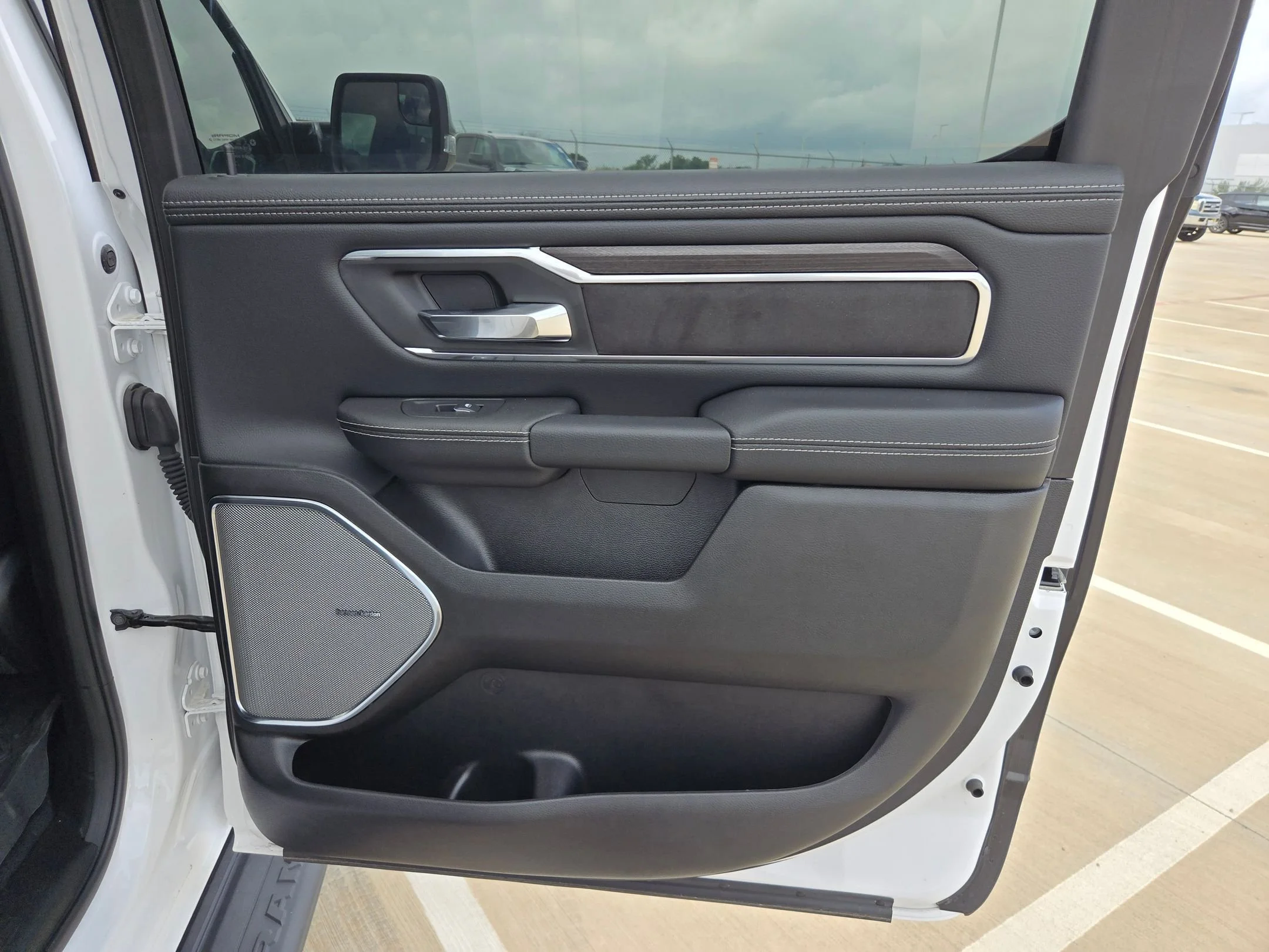 2026 RAM 1500 Laramie - Photo 21