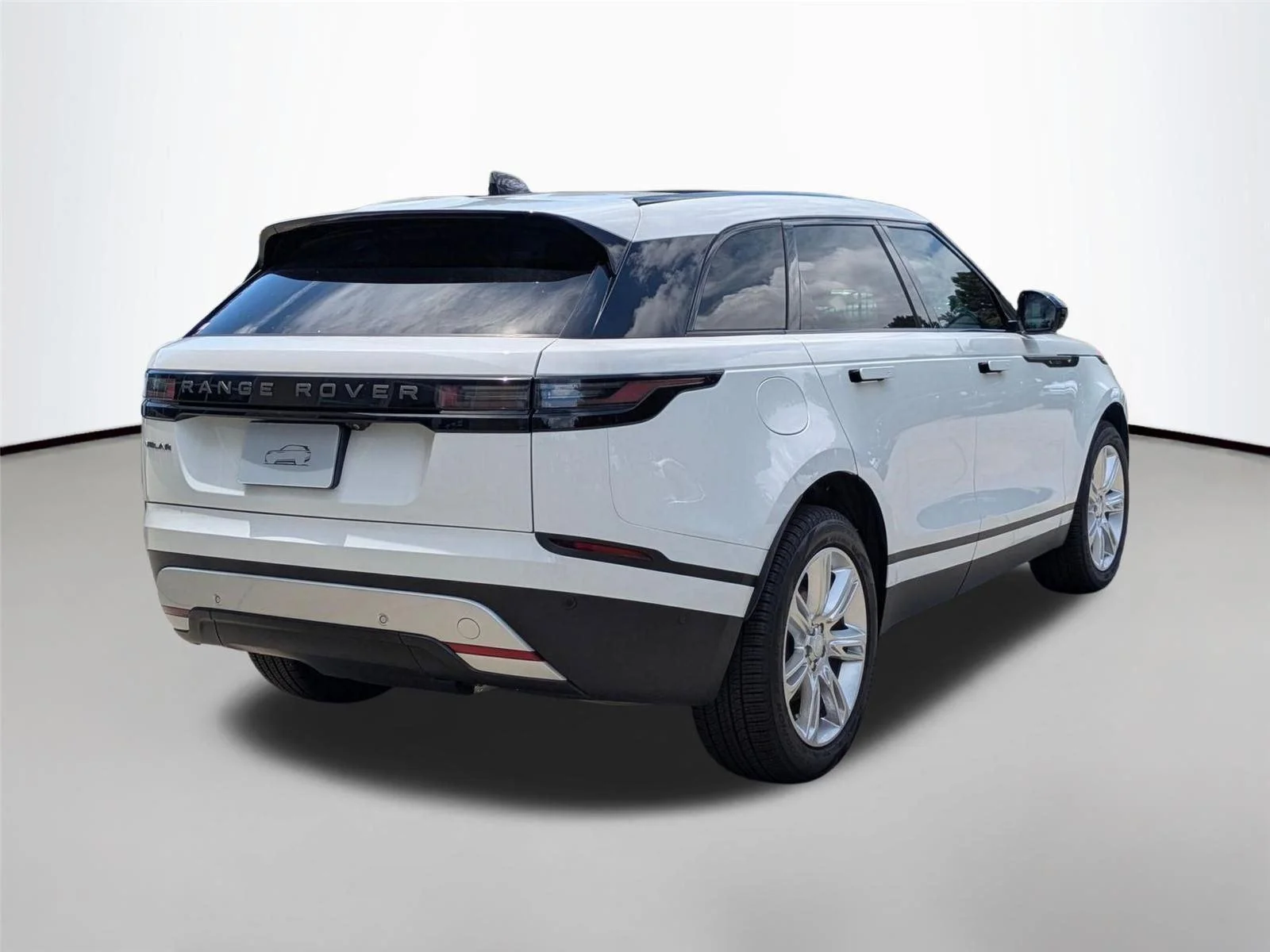 Certified Used 2026 Fuji White Land Rover S image 5