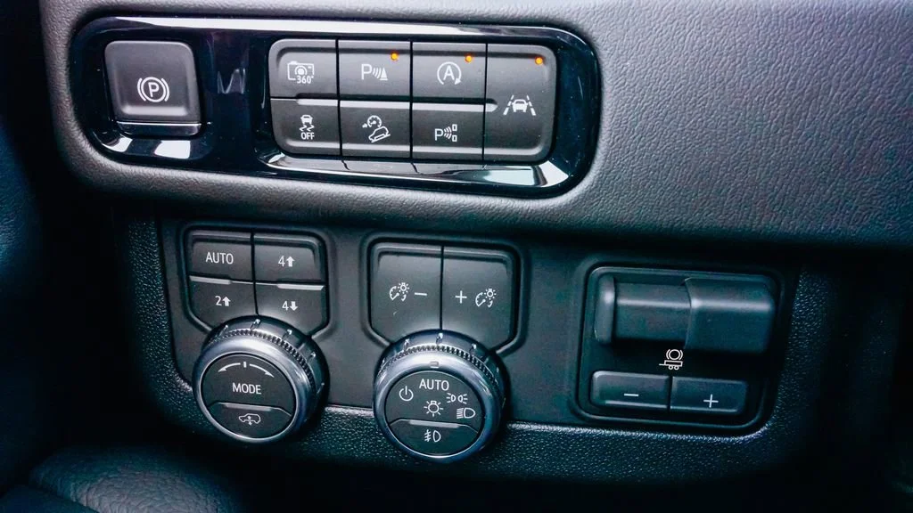 2026 GMC Yukon XL Denali - Photo 18