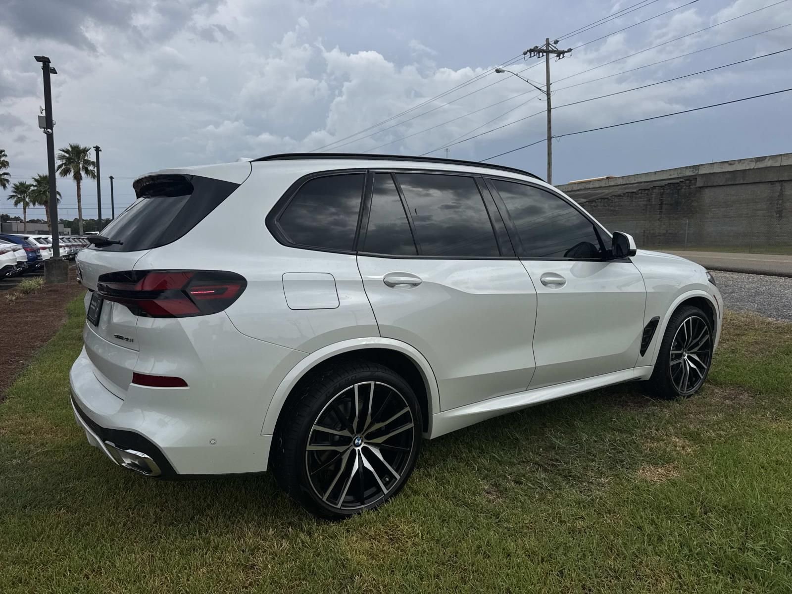 Used 2026 White BMW sDrive40i image 6