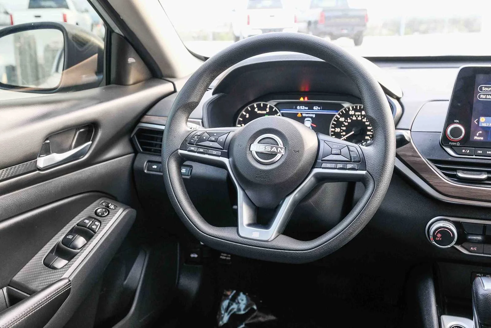 2024 Nissan Altima SV - Photo 17