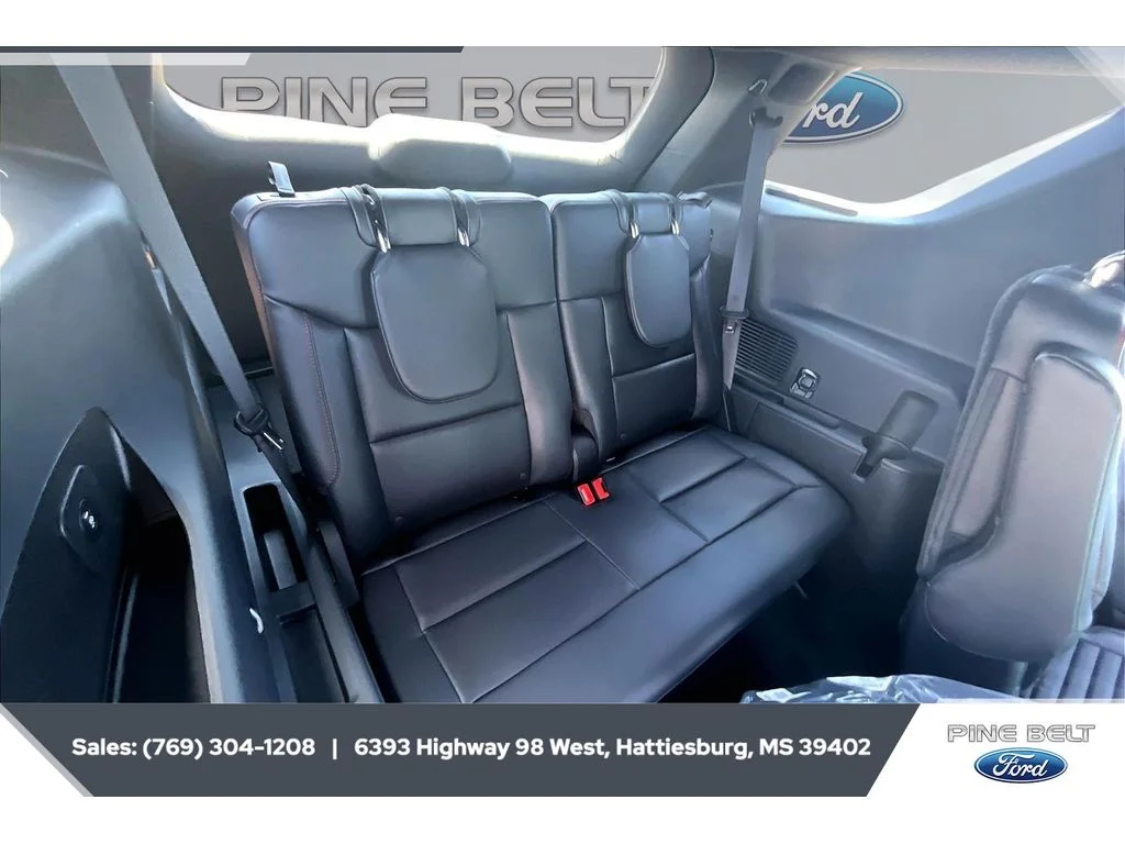 New 2026 Space White Metallic Ford ST-Line image 21
