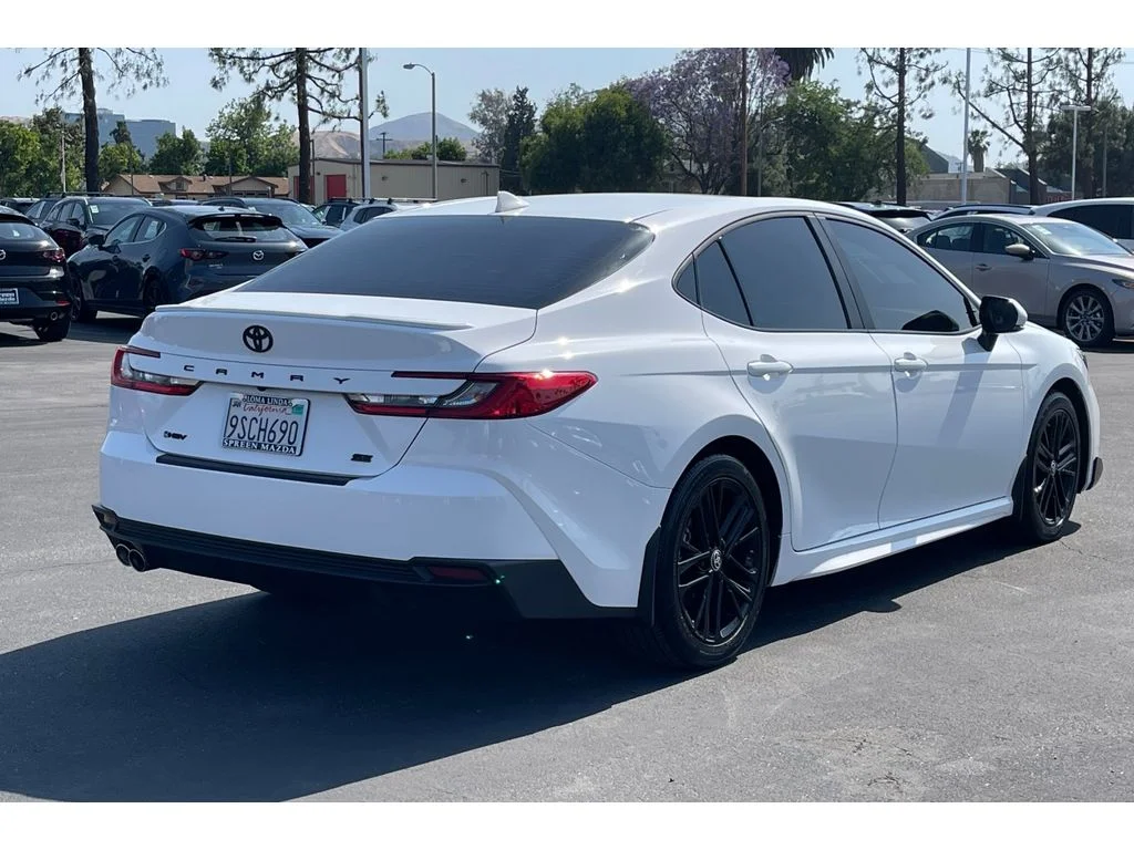 Used 2025 Ice Cap Toyota SE image 7