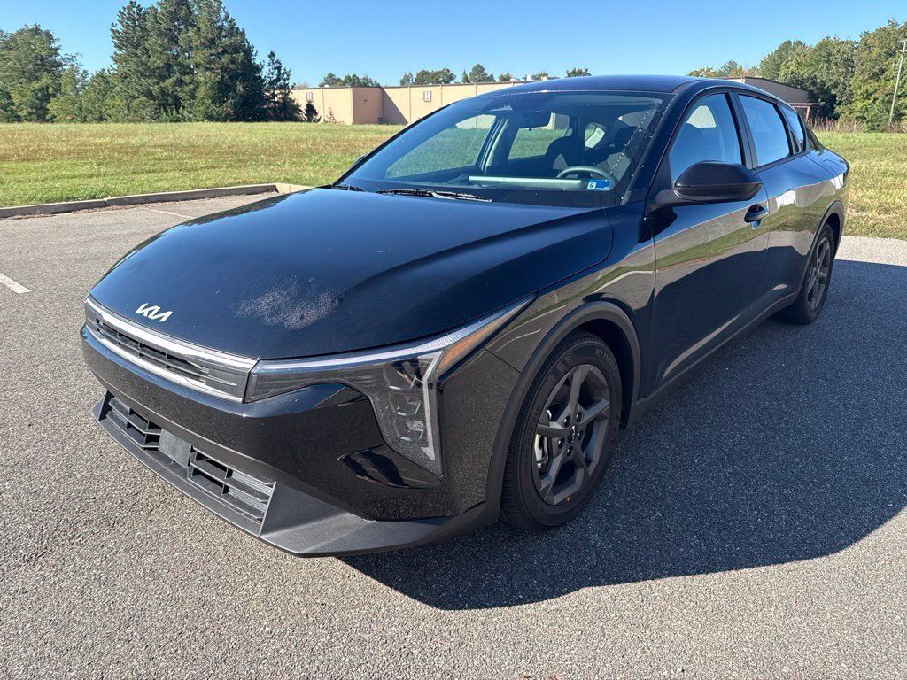 Used 2026 Black Kia LXS image 3