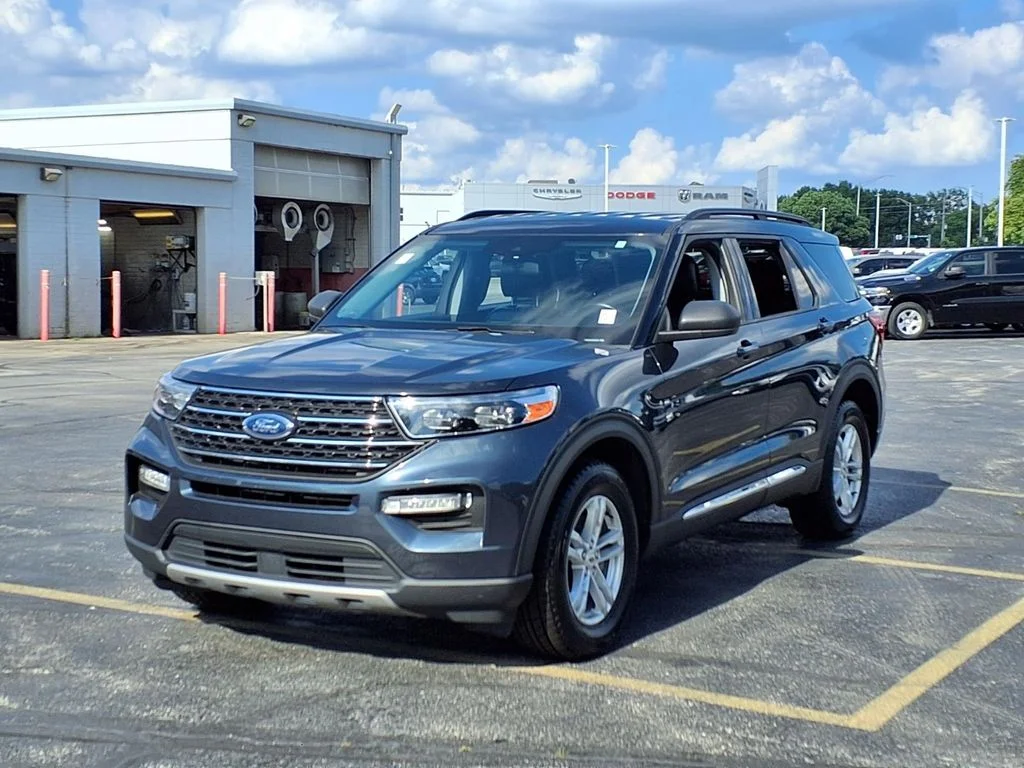 Used 2022 Blue Ford XLT image 2
