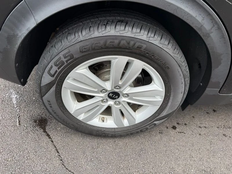 Used 2017 Red Kia LX image 16