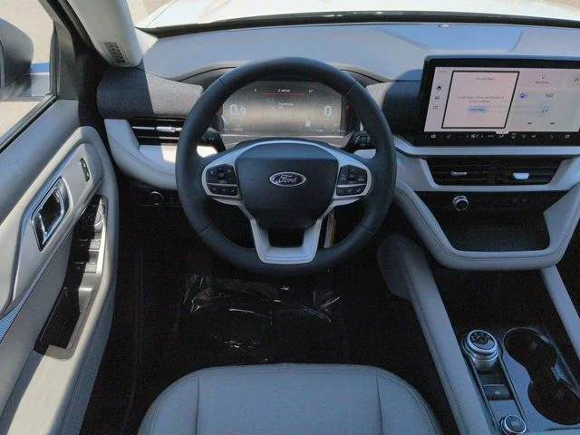 New 2026 Star White Metallic Tri-Coat Ford Active image 16