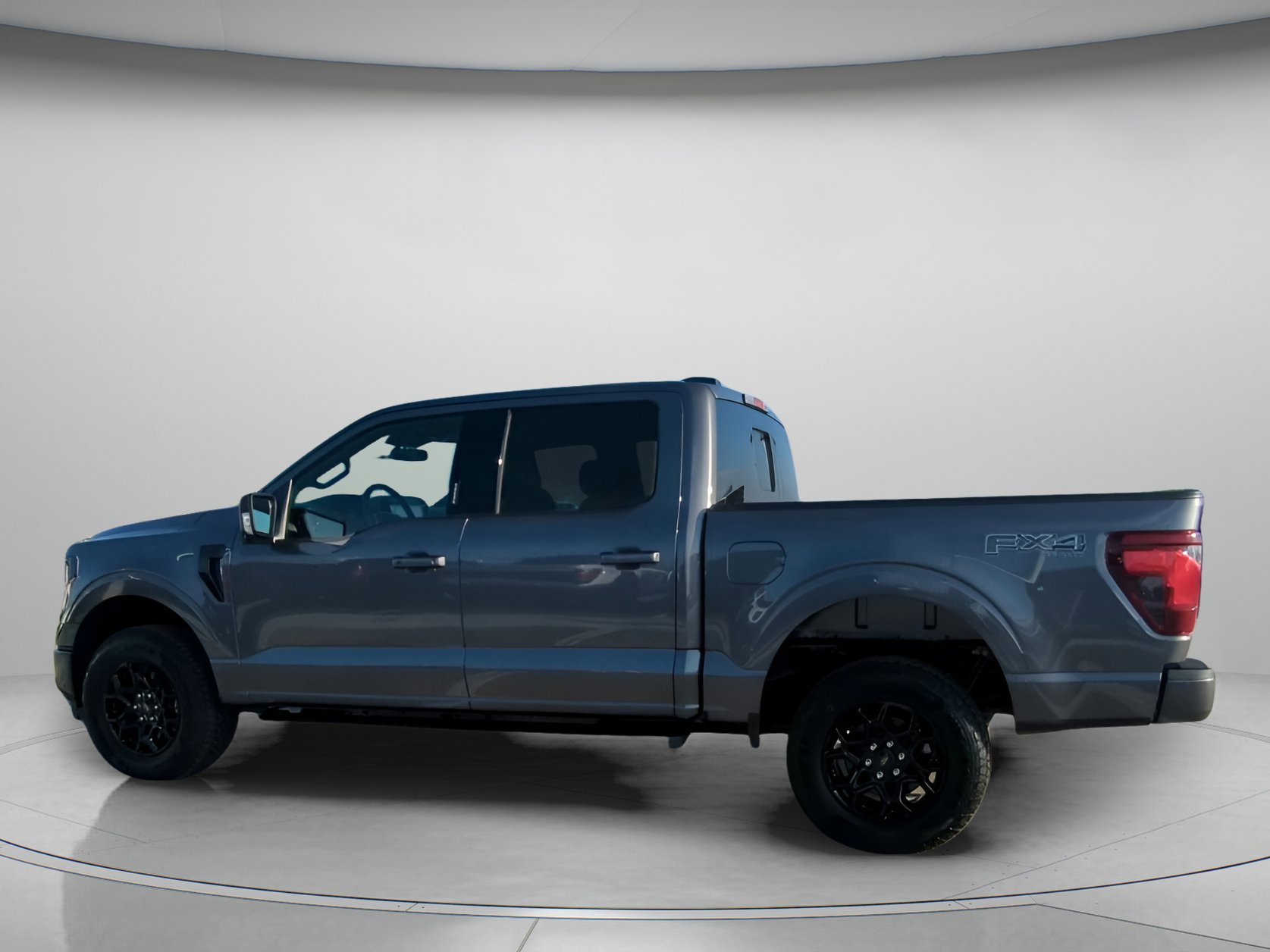 New 2026 Carbonized Gray Metallic Ford XLT image 15
