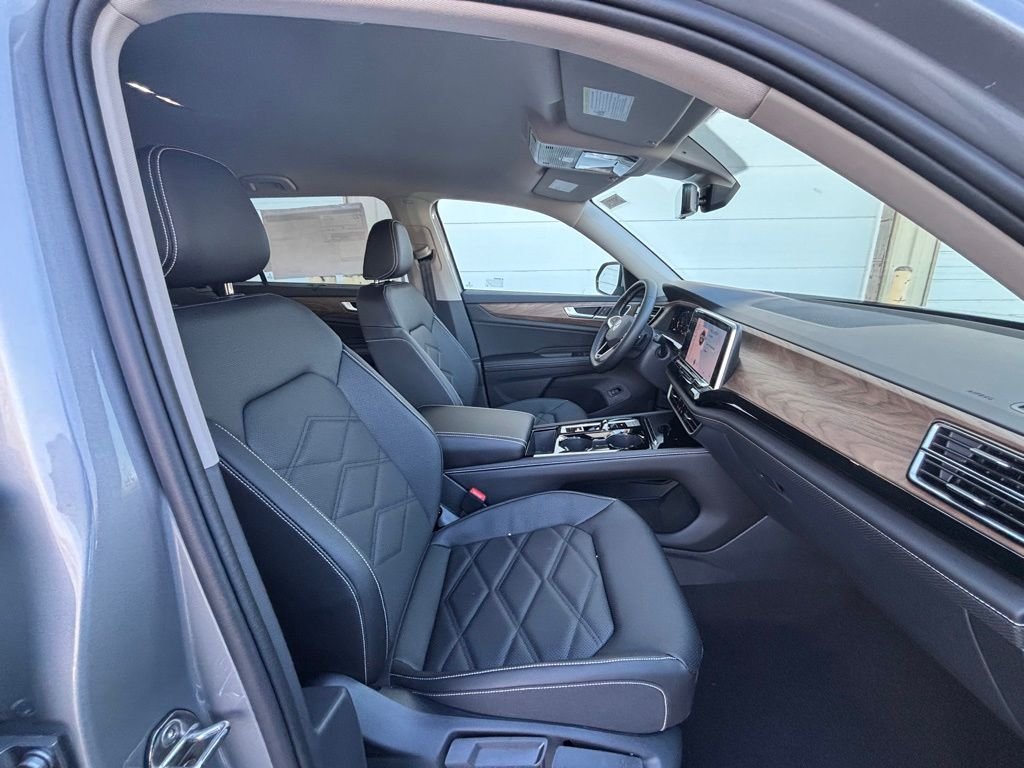 New 2026 Silver Volkswagen 2.0T SE w/Technology image 9