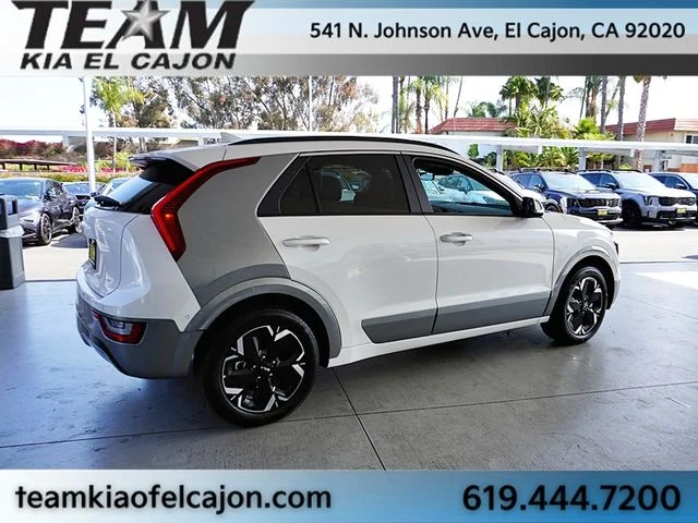 New 2026 White Kia Wave image 9