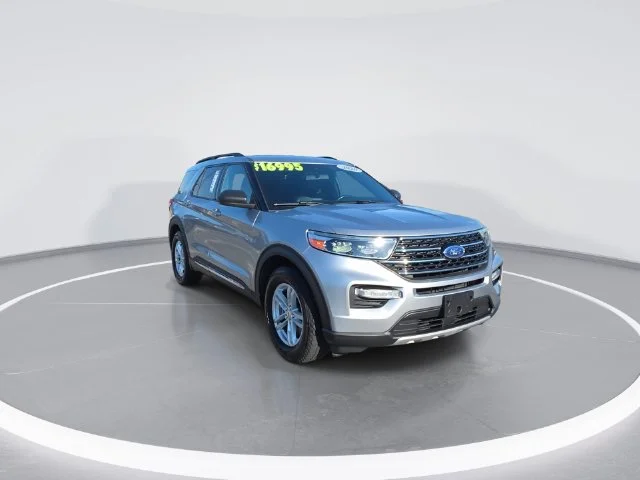 Used 2020 Silver Ford XLT image 2