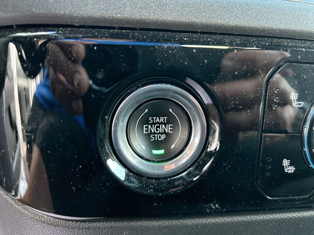 Used 2024 White GMC Elevation image 23