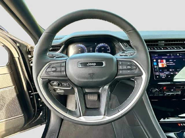 Used 2025 Black Jeep Altitude X image 12