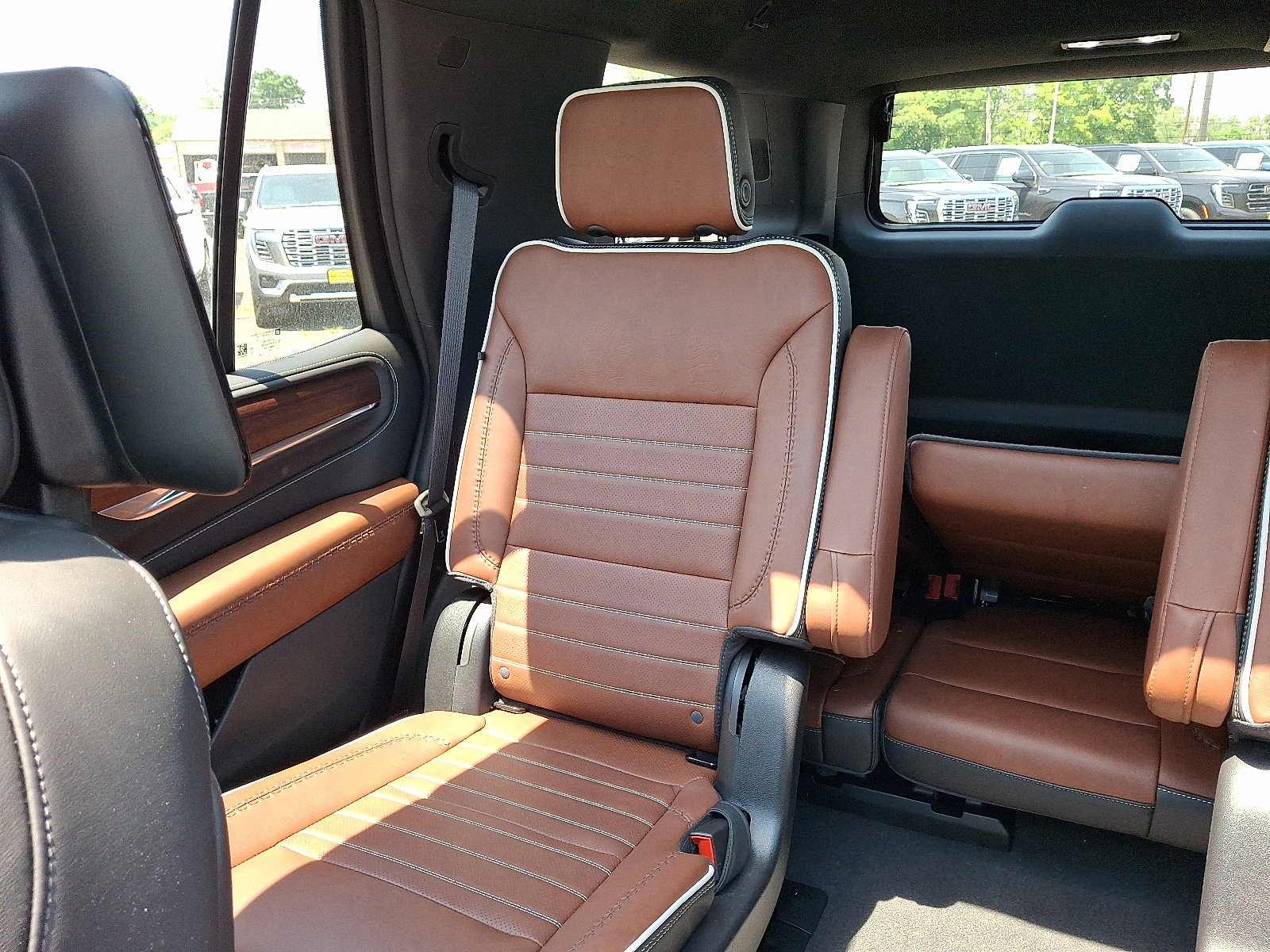 2024 GMC Yukon Denali Ultimate - Photo 14