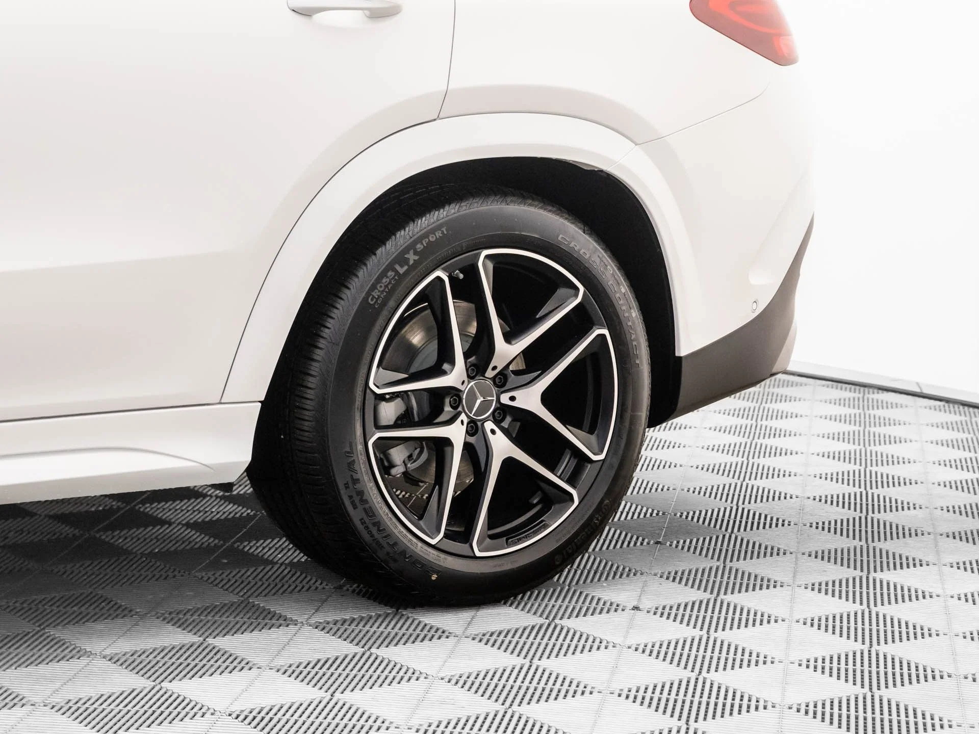 New 2026 White Mercedes-Benz GLE 53 AMG® image 35