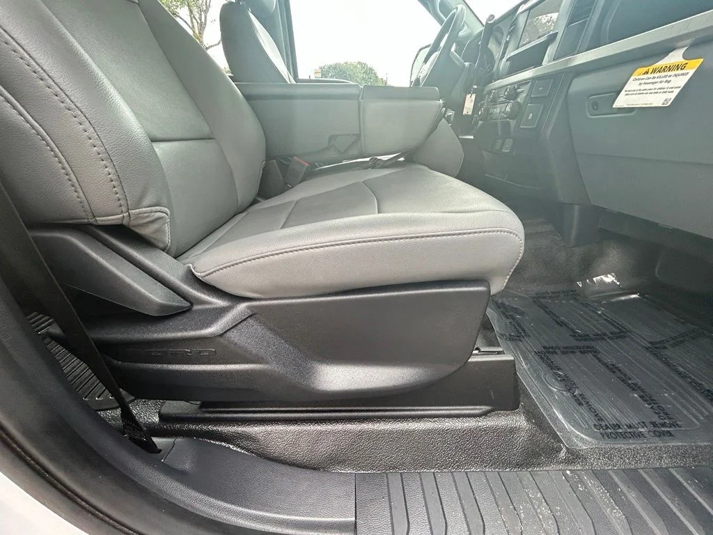 Used 2025 Oxford White Ford XL image 26