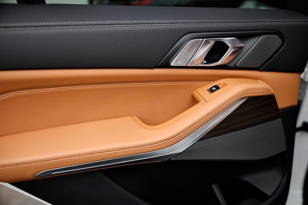 New 2026 Mineral White Metallic BMW sDrive40i image 24