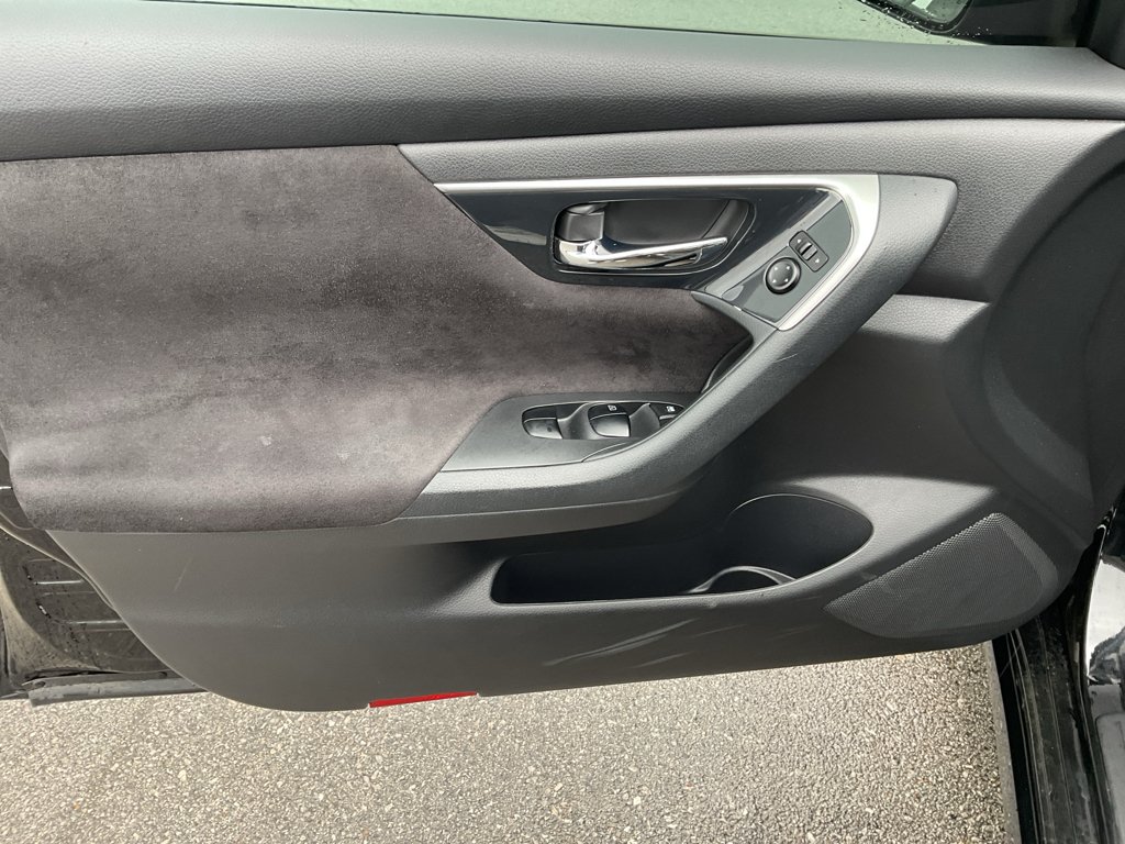 Used 2013 Super Black Nissan 2.5 SV image 13