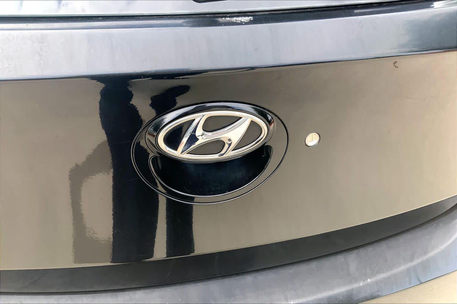 Used 2015 Ultra Black Pearl Hyundai Sport image 32