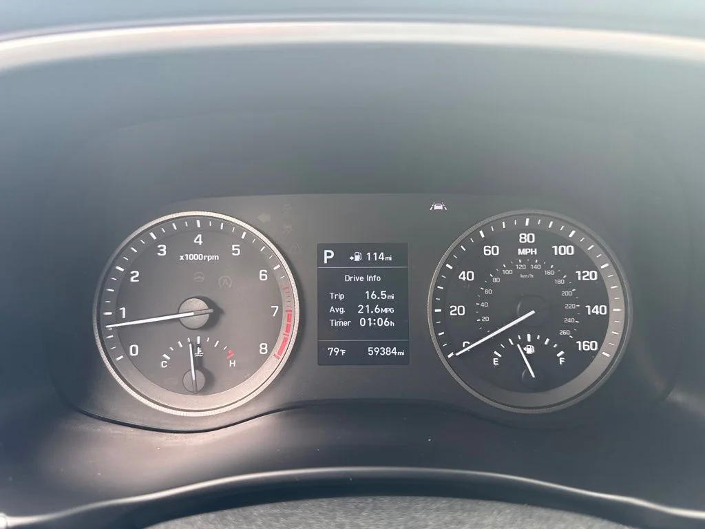 Used 2021 Silver Hyundai SE image 16
